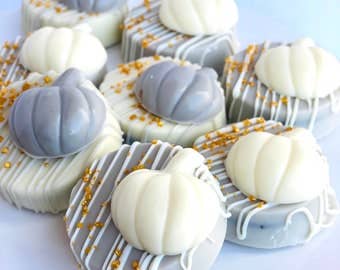 Chocolates Unlimited by Denise - Wholesale Chocolate Covered Sweets - Fall Themed Chocolate Covered Oreo with Small Pumpkin