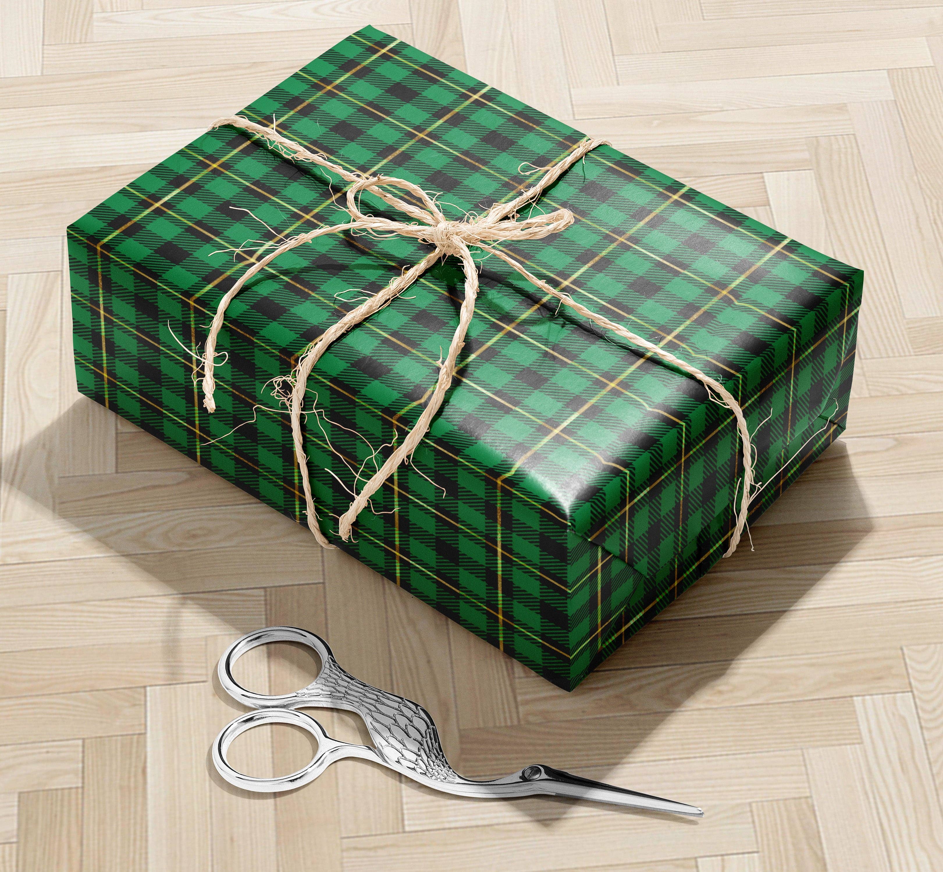 MagicMerchEmporium – wholesale Wrapping paper roll – Green and Black Tartan Wrapping Paper2