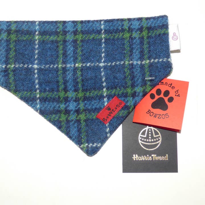 (St Andrews) Bowzos Harris Tweed® Bandana, kariert in Blau und Weiß für den Großhandel von BOWZOS