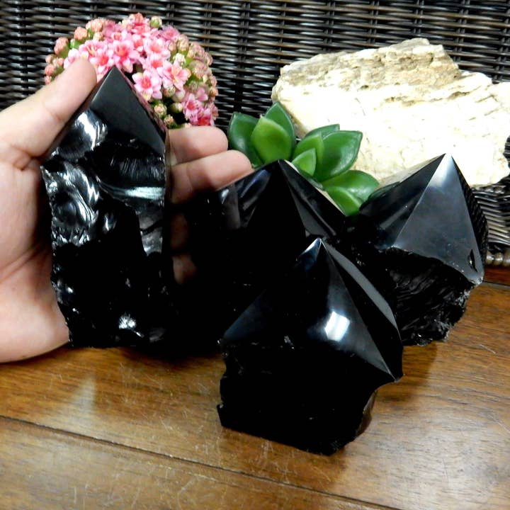 Rock Paradise - Vente Pierre et cristal de spiritualité - Pointes semi-polies en obsidienne noire cristalline vendues au poids15