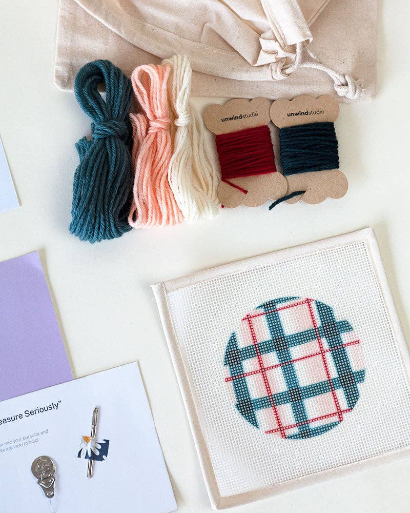 Unwind Studio – Großhandel Bastelset – Winter Lodge - Stickset für Weihnachtsornament7