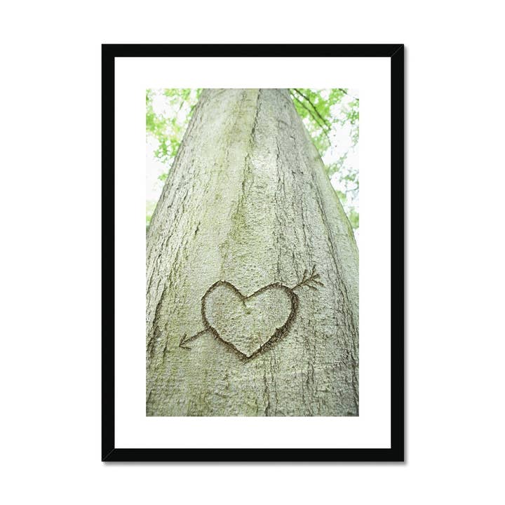 Tableau encadré et monté en forme de cœur sculpté dans un arbre pour la vente par Sorbey
