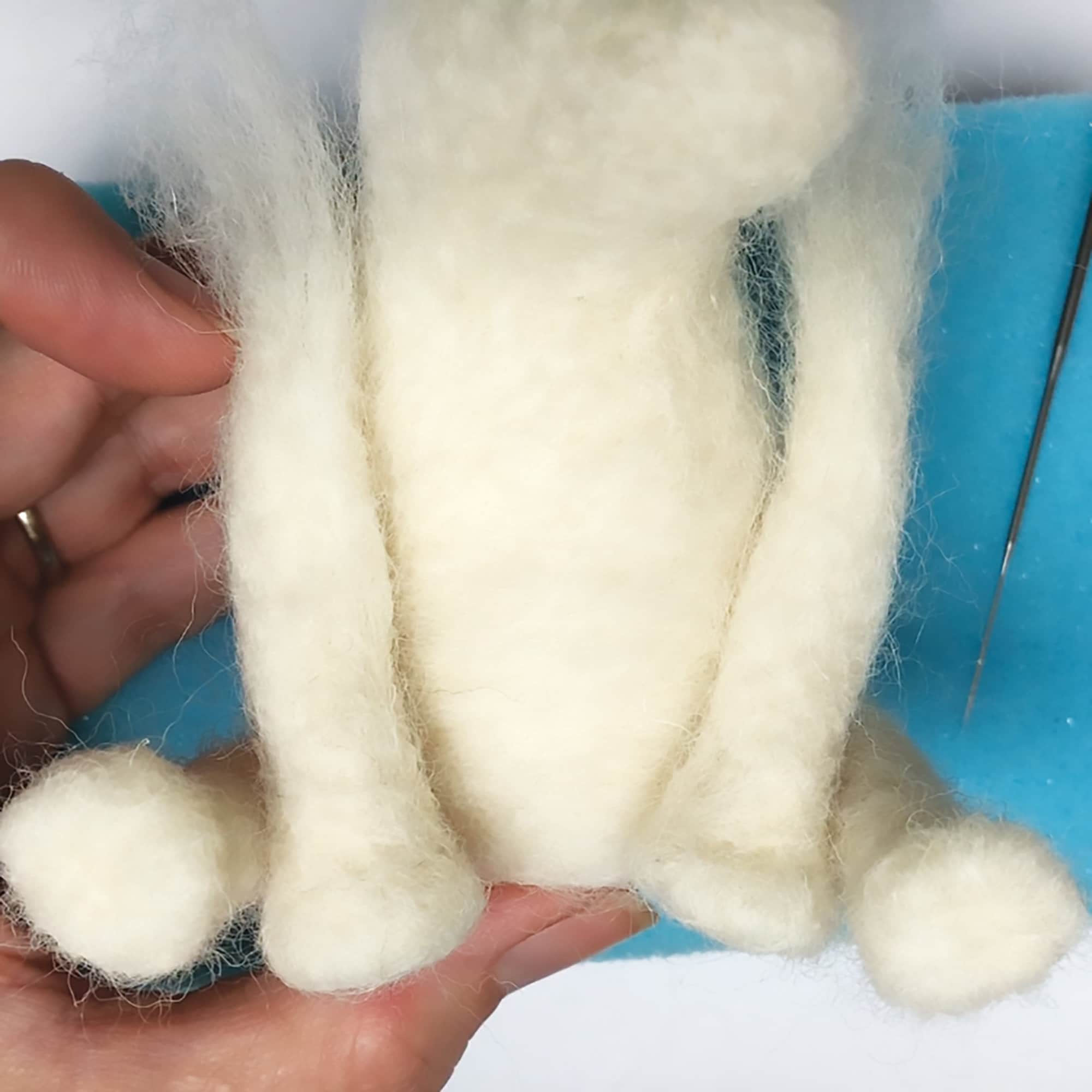 Bergin & Bath – wholesale Sömnadskit – Nålfiltningskit - isbjörn - skapa din egen isbjörn8