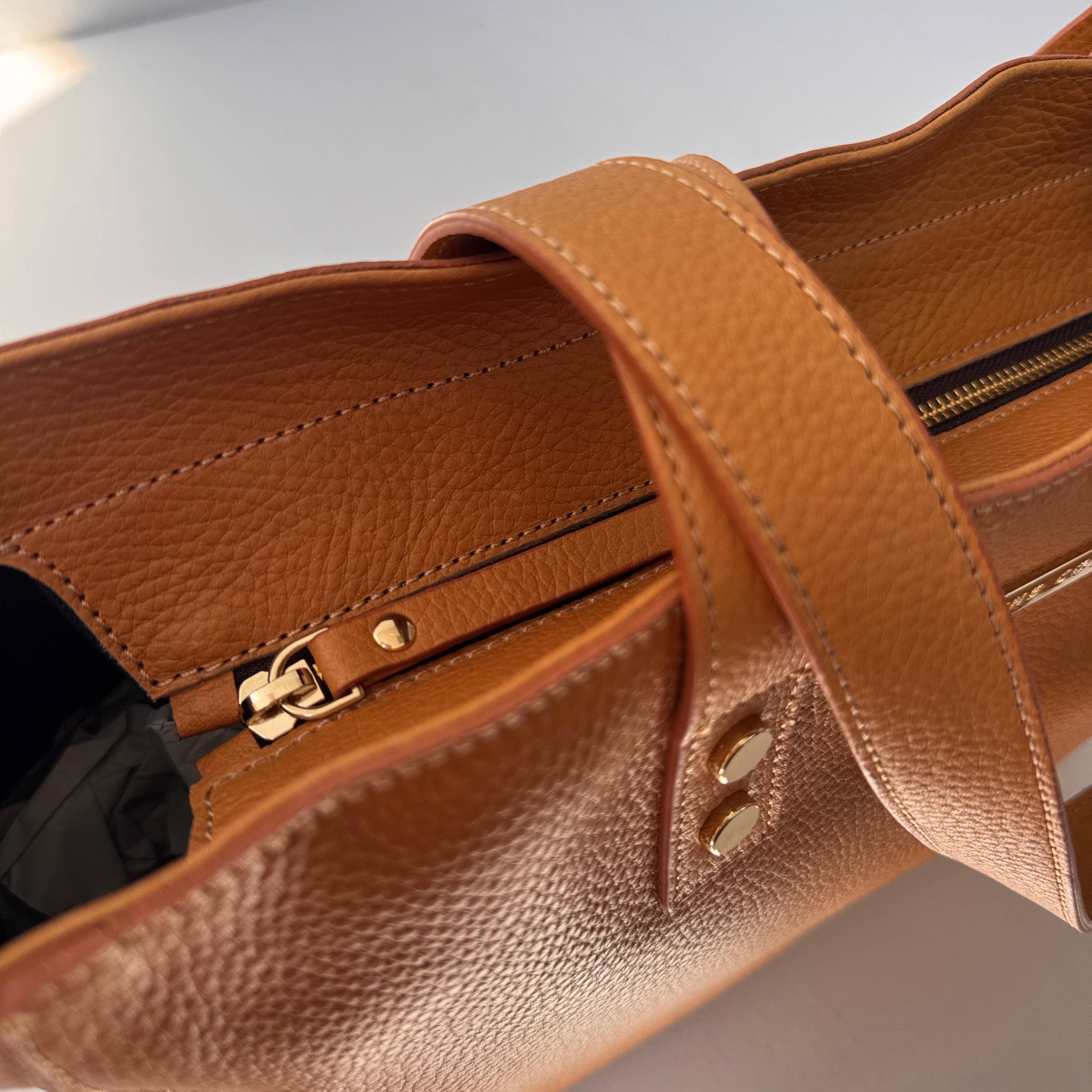 THE CODE - Vendita all'ingrosso Tracolla - Donna - Borsa Bowling Olga cammello3