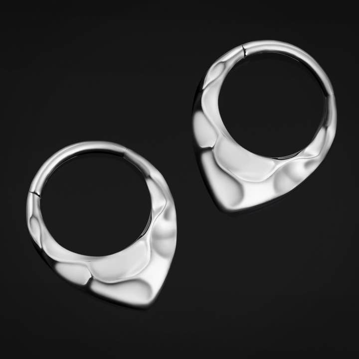 Silver, Septum, Hammered Teardrop, ASTM F136 Titanium, Segment Clicker, 1.2mm for wholesale by Custom Plugs