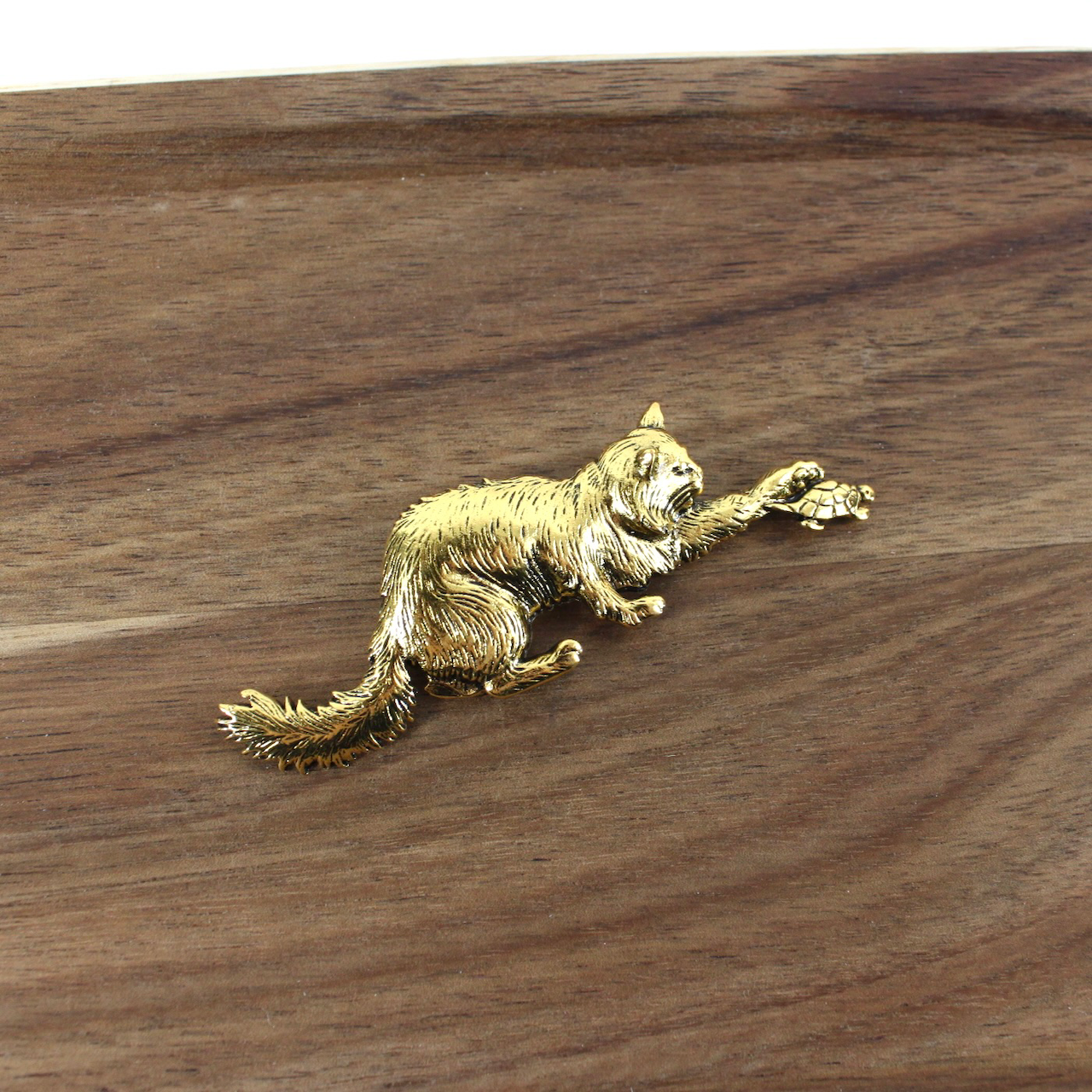 B24036 Antique GD Cat Meets Turtle Brass Brooch for wholesale on Faire0