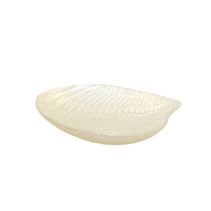 White pearl shell dish 14x13x2.5cm for wholesale by AULICA