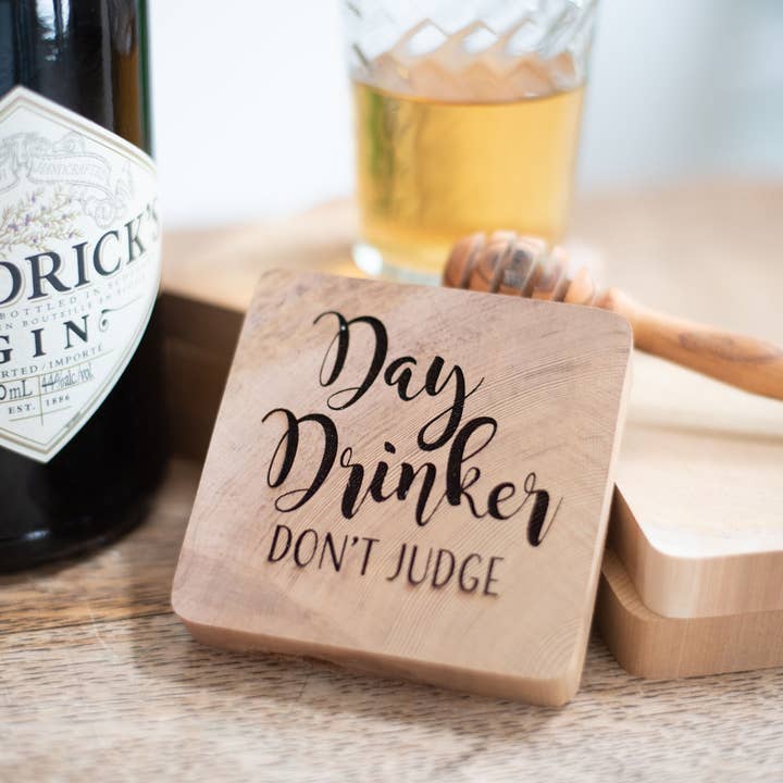 Cedarwood Coaster - Day Drinker for engroshandel hos MekanaKana