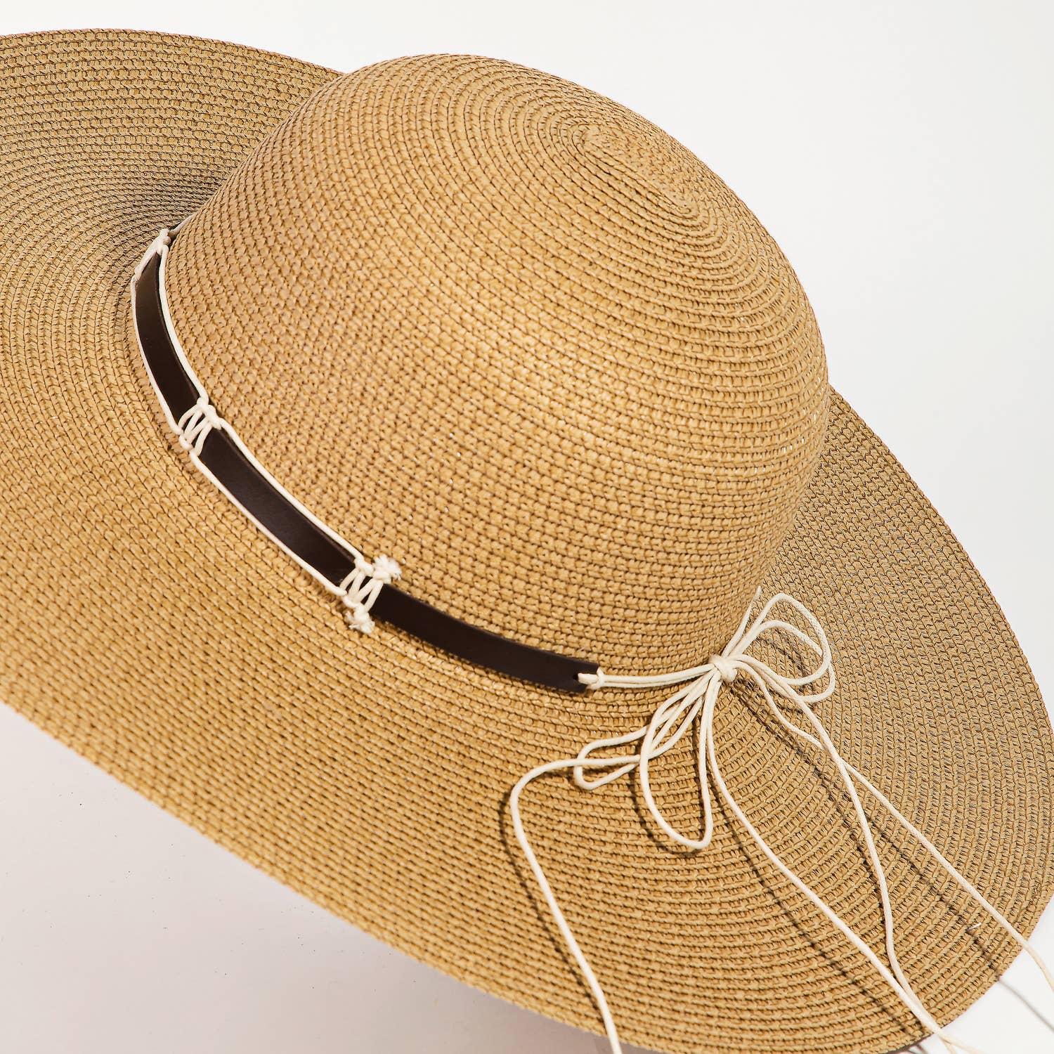 Collections by Fame Accessories - Venta al por mayor Sombrero de paja - Mujer - Sombrero para el sol de paja con tira de cuerda1