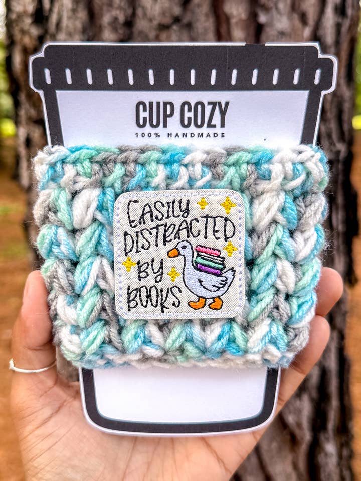 Lättdistraherad av böcker (Vit) Mysig / Bokälskare Mysig för wholesale av WanderlustBee