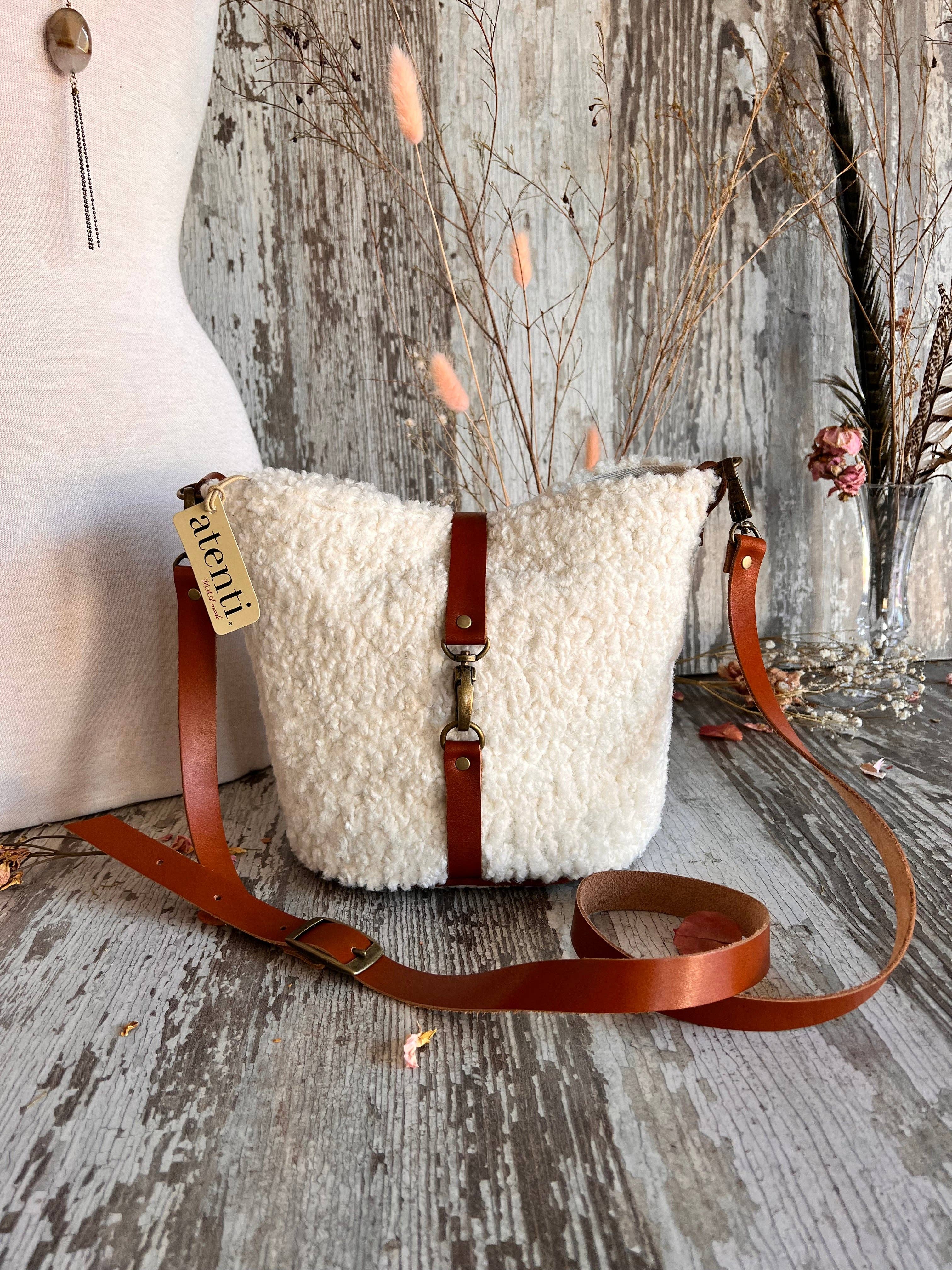 Atenti – wholesale Axelväska - Dam – Sherpa Halle Bucket Bag8