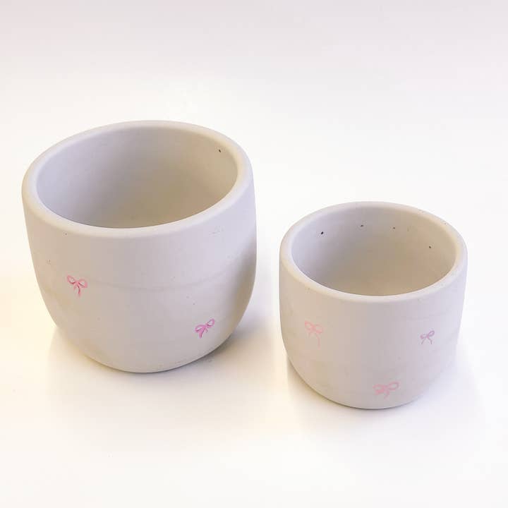The Plant Supply - Wholesale Plant Pot - Pink Bow Concrete Planter With Drainage Hole4