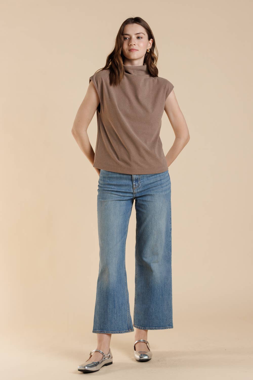 A & SHE – wholesale T-shirt – women's – Essential Soft Touch Brushed Knit Mock Neck Sleeveless Top3