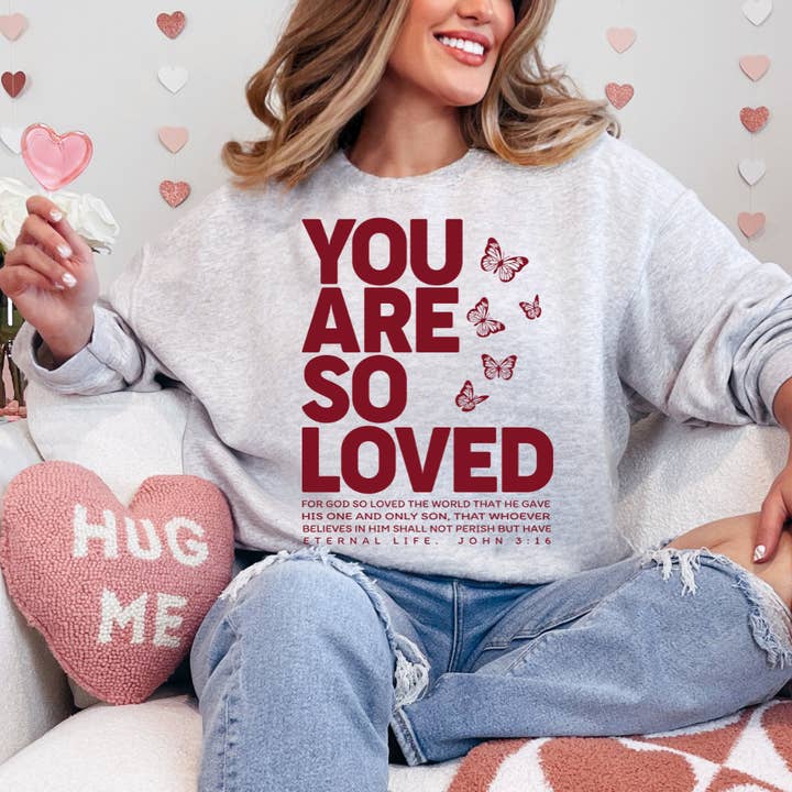 VOUS ÊTES TELLEMENT AIMÉ JOHN 3:16 SWEAT-SHIRT À COL ROND BASÉ SUR LA FOI pour la vente par Haverly and Co.