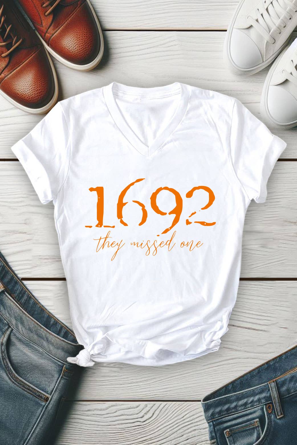 Top Avenue – Großhandel T-Shirt (Grafikdruck) – Unisex – 1692 They Missed One, Halloween, Unisex-T-Shirt mit V-Ausschnitt1