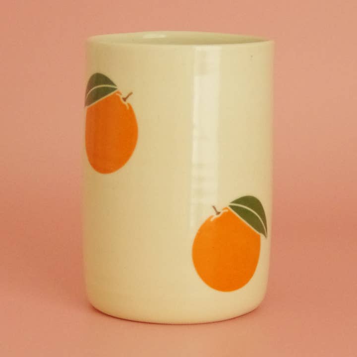 Tasse orange pour la vente par Lilas Clayground