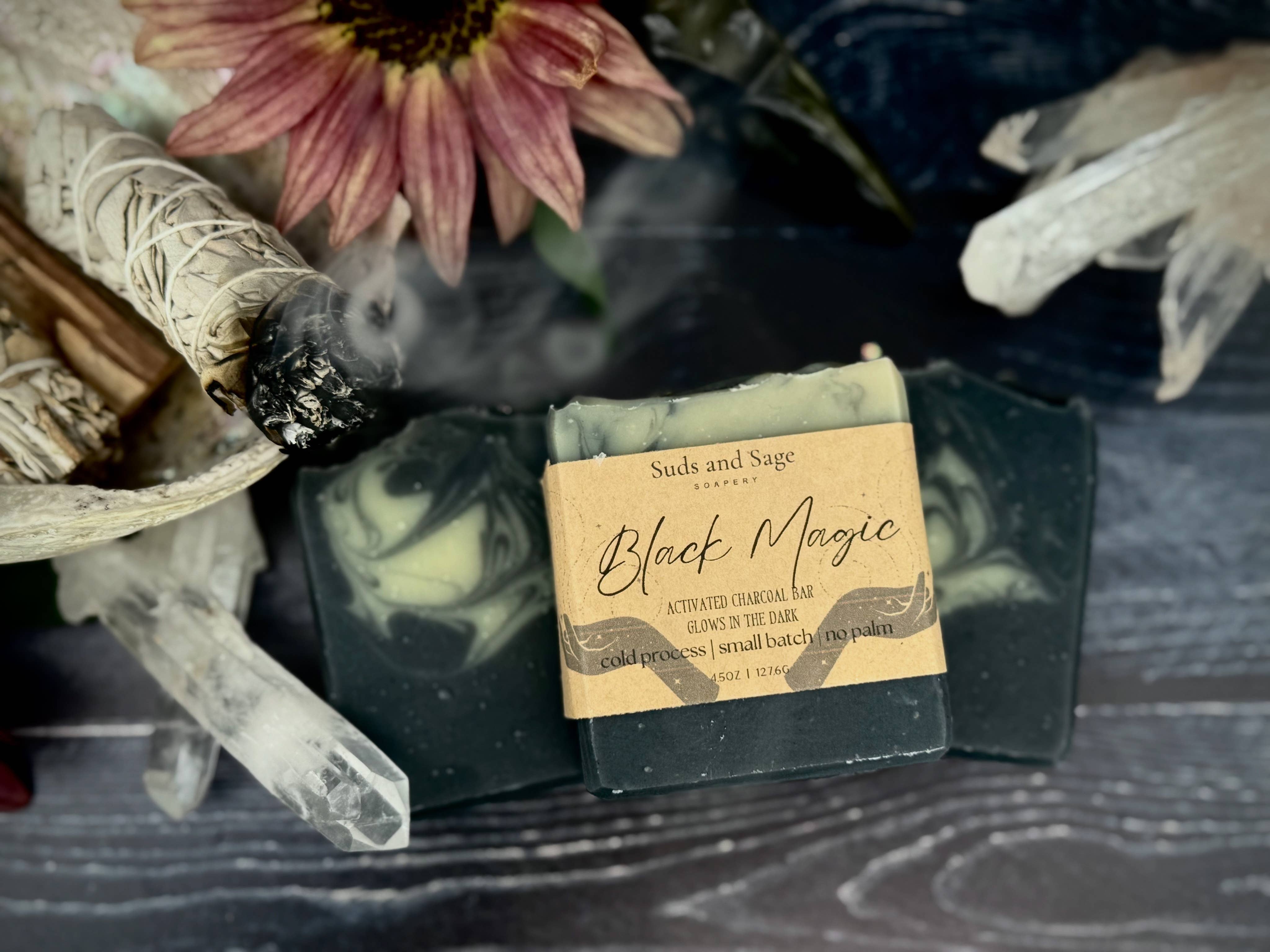 Suds and Sage - Vente Pains de savon - Magie Noire | Brille dans le Noir