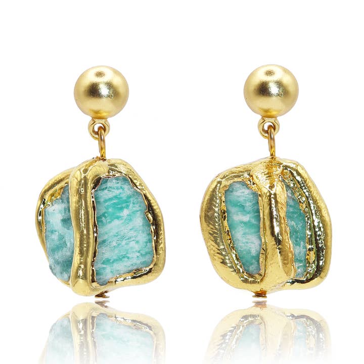 Boucles d'oreilles pendantes en amazonite dorée - Plaqué or 24K pour la vente par KARINE SULTAN