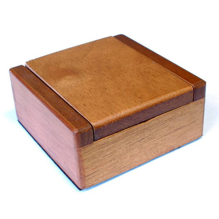 Wood Expressions - Venta al por mayor Juegos de mesa - Clavijas metálicas anticuadas en una caja de madera3