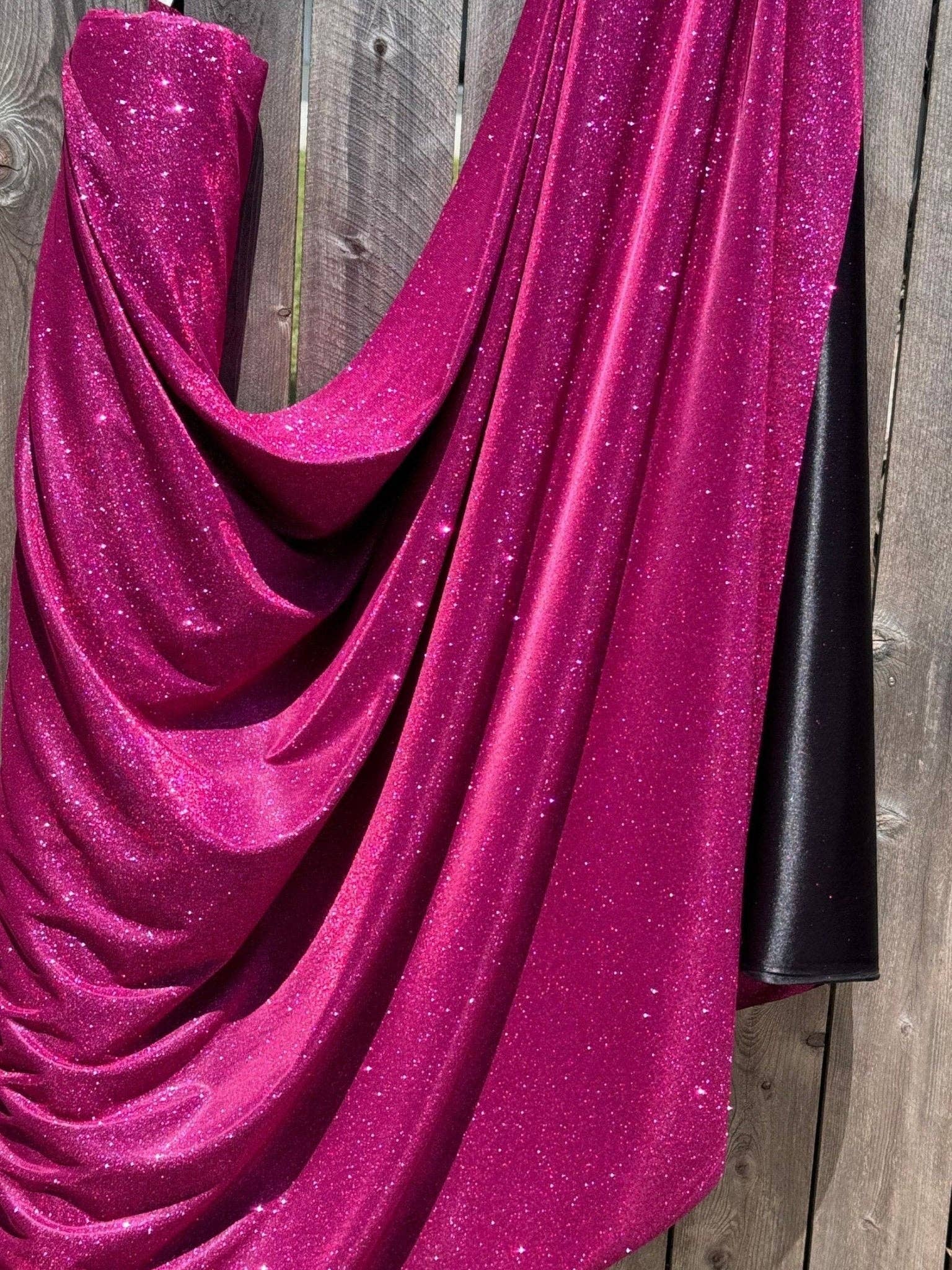 GalaTextile – wholesale Tygrulle – Fuchsia Shimmer Lurex stickat tyg från Yard Knit Fuchsia Lyxigt gnistrande tyg Spandex Glitter, Sparkle Aftonbrudklänningar, Bakgrunder, Rosetter8