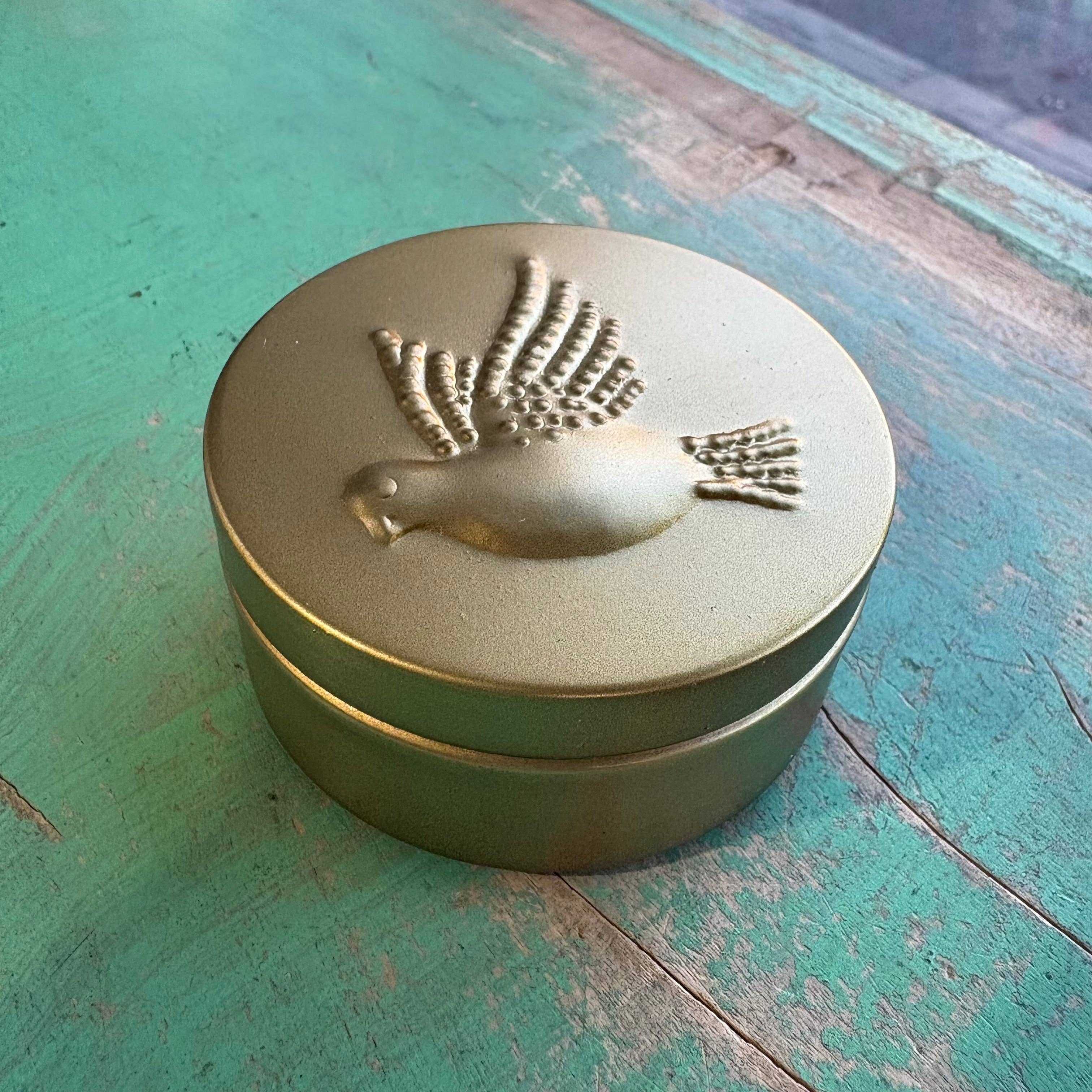 Love and Honor Jesus LLC - Wholesale Decorative Box - Round Gold Boxes4