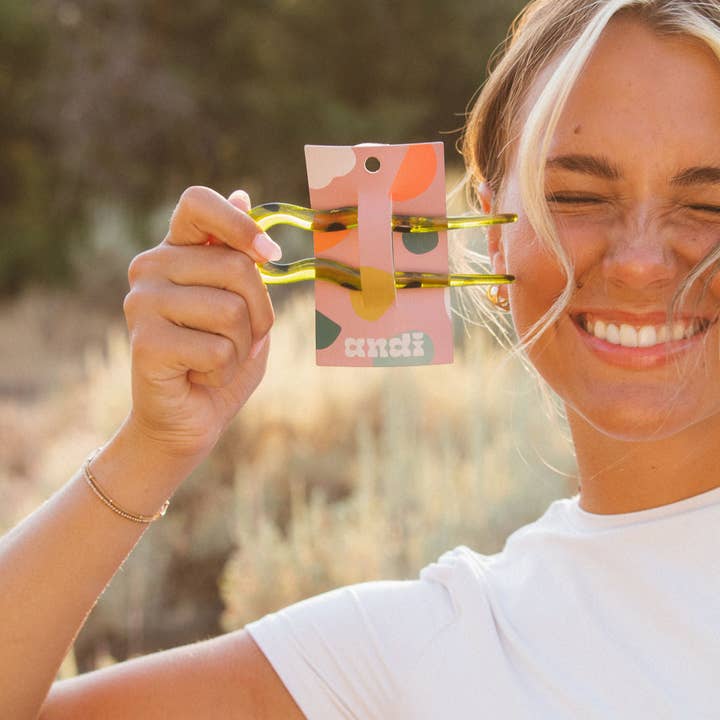 Shop Andi - Wholesale Hair Clip - Women's - Glossy Wavy Hair Fork4