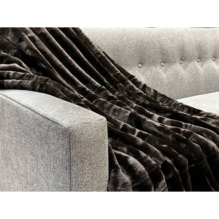 One Preevay Luxury Home Furniture & Decor – wholesale Sängkläder – Majestätiskt inspirerad | Elegant svart | Ribbade sängkläder i imiterad kanin och sammet | Twin & Queen