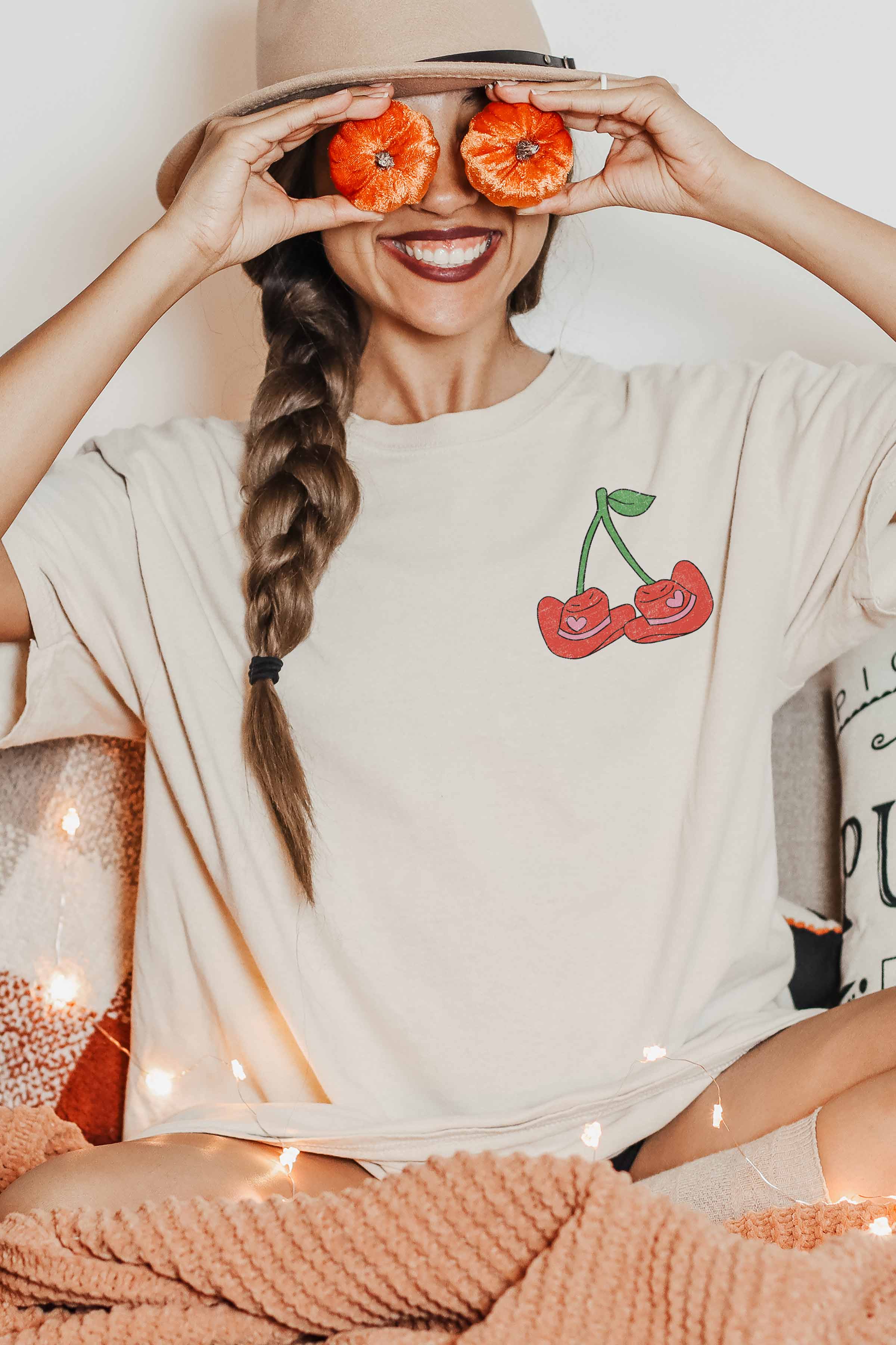 GOOD DAY STREET - Wholesale T-shirt met print - Dames - GOOD DAY STREET oversized t-shirt met kersen en cowgirl hoeden2