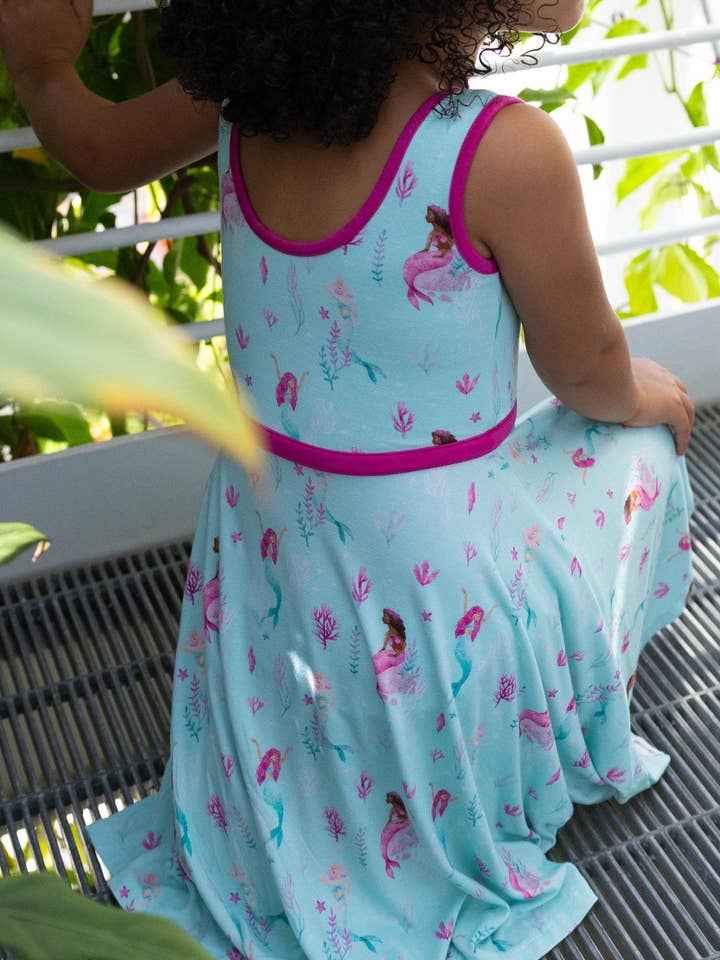 Robe torsadée sans manches Marvelous Mermaids pour la vente par Twinflower Creations