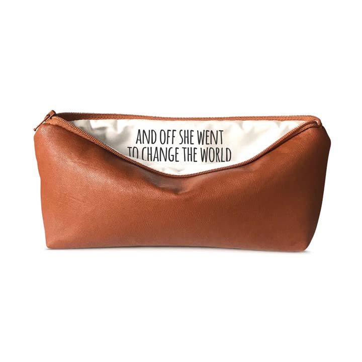 Off Was She Wen — Pochette à crayons en similicuir pour la vente par SANDRA SMITH LLC