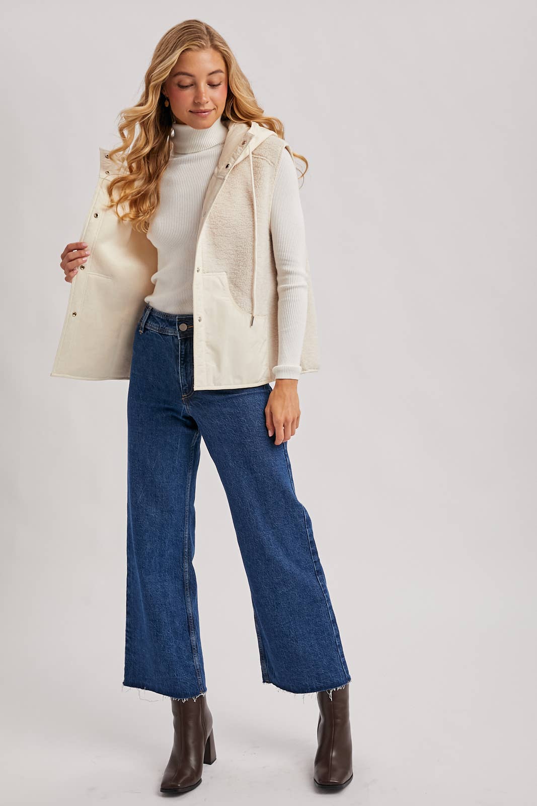 Bluivy - Wholesale Outerwear Vest - Women's - SHERPA FLEECE HOODED VEST WITH FAUX SUEDE INNER6