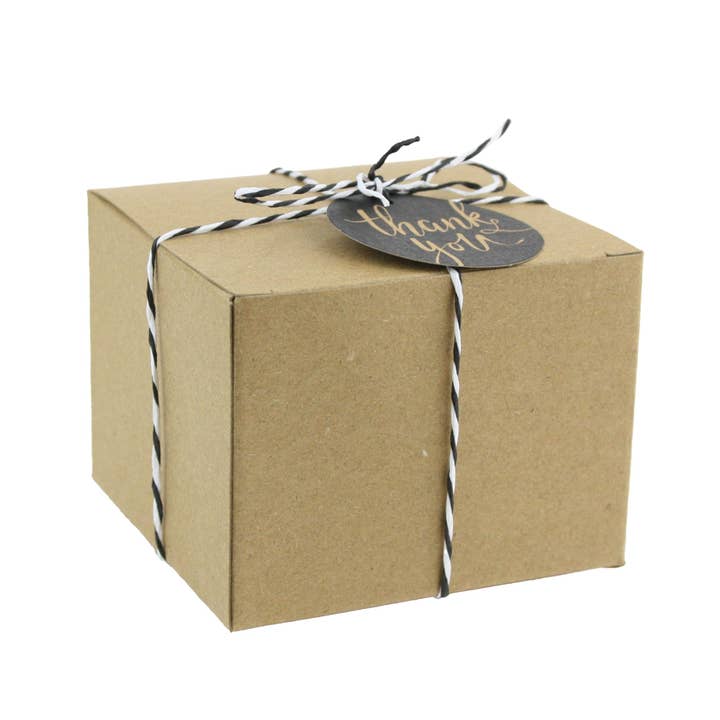 Emartbuy - Venta al por mayor Caja de regalo - Caja de regalo de kraft natural con cuerda y etiqueta - Paquete de 31