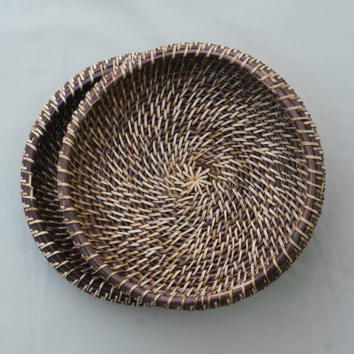 Bol tissé en rotin de 10 po fait main pour la vente par Amara