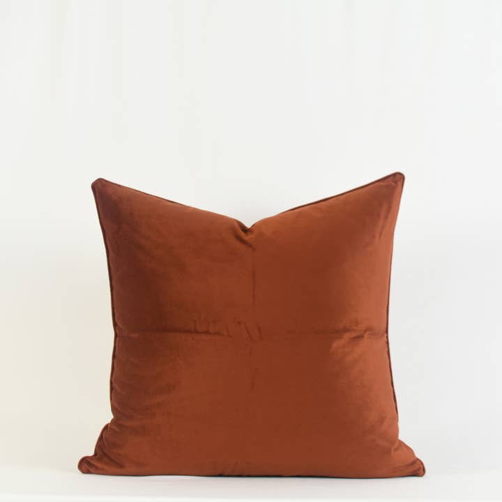 Sidra Röd Kudde - Enfärgad Sammetkudde med Passpoal för wholesale av Xasmin Interiors LLC