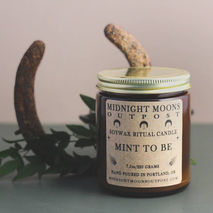 Mint To Be Sojaljus för wholesale av Midnight Moons Outpost LLC