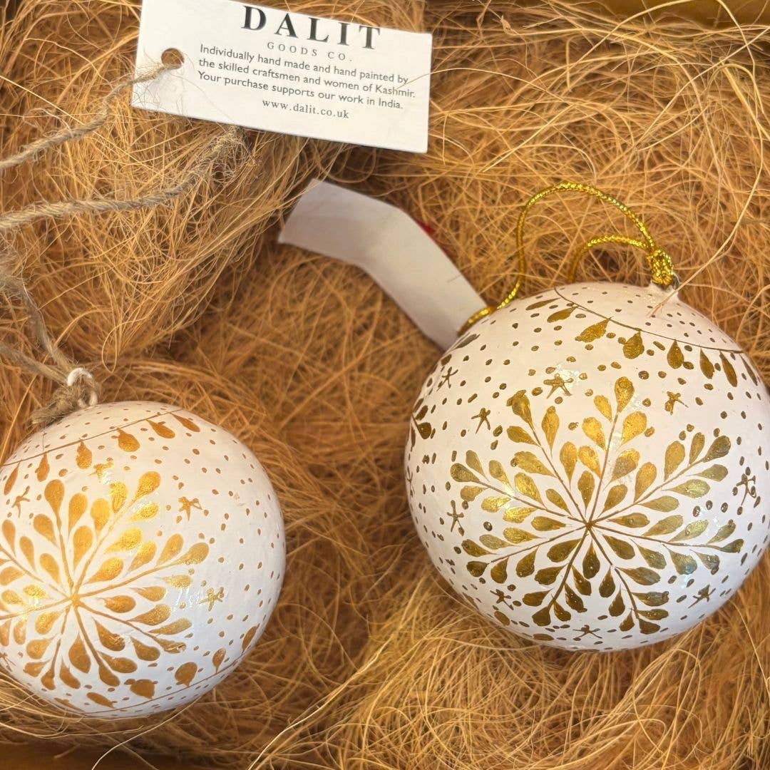 Dalit Goods Co - Venta al por mayor Adornos - Copo de Nieve de Oro Blanco de Navidad - Bola Colgante de 2 o 3"2