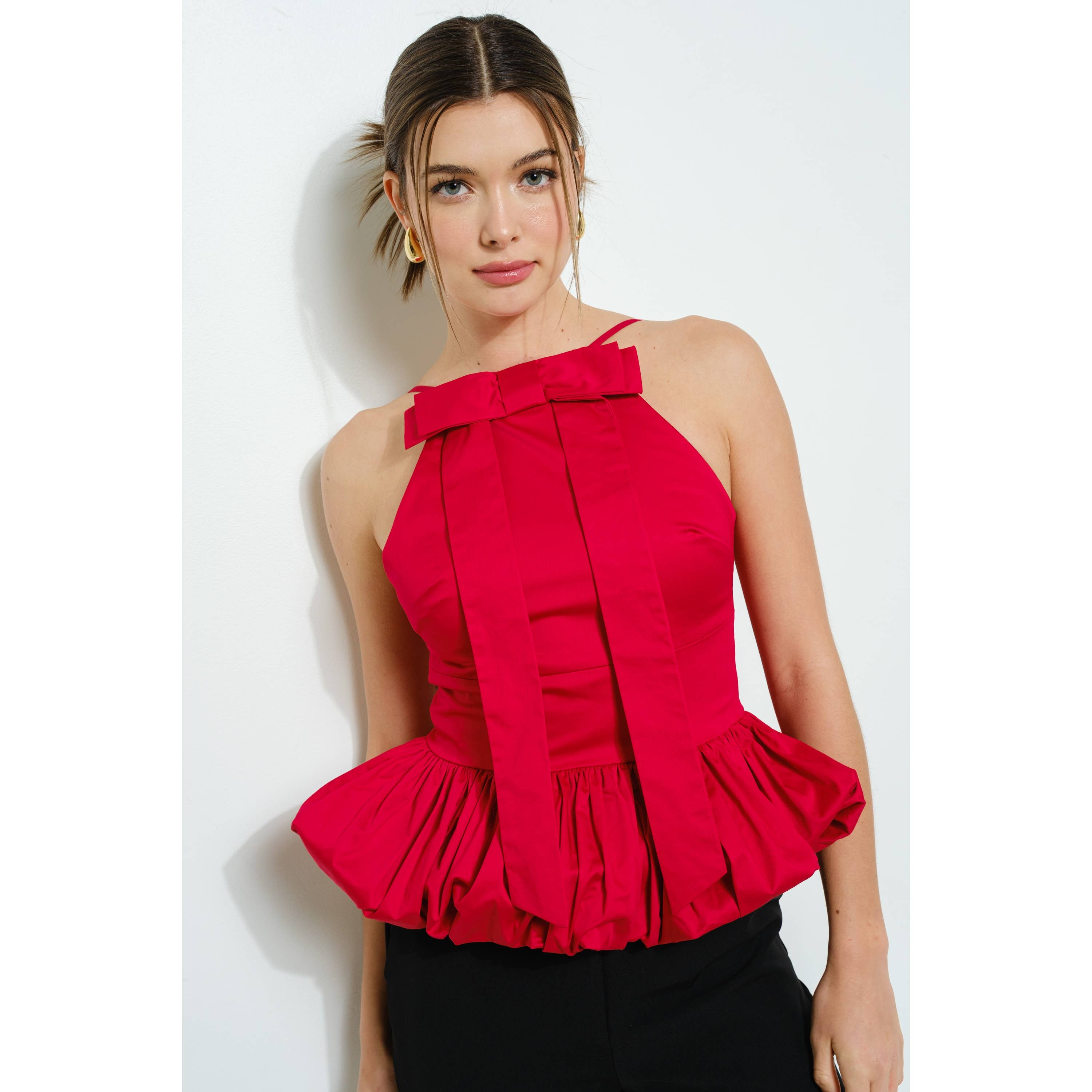 INA – Engroshandel Bluse - Dame – Ærmeløs top med sløjfedetalje foran og boblekant8