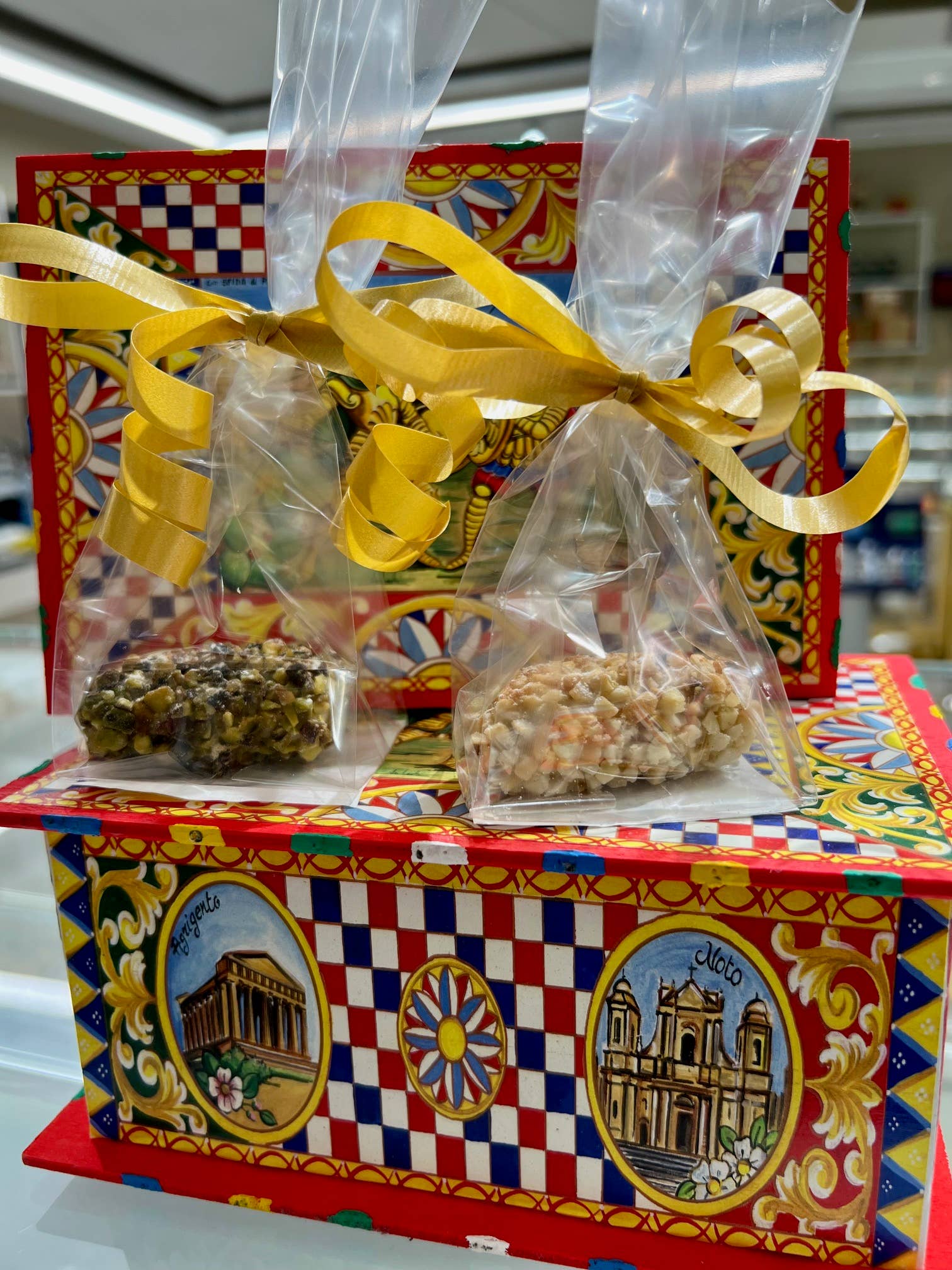 Pasticceria Mokador f.lli Sclafani - Wholesale Cookie - Almond cookies with hazelnut or pistachio topping2