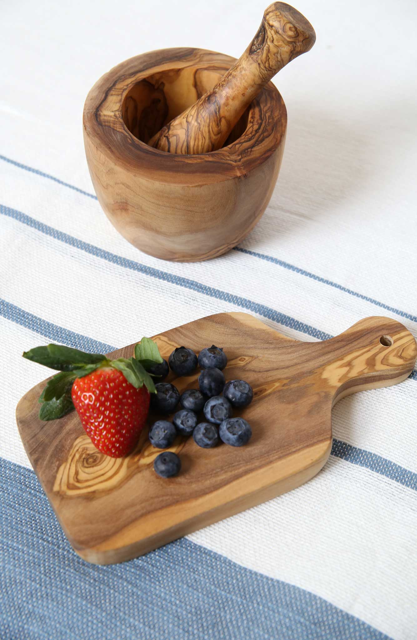 Scents and Feel - Wholesale Cutting Board - Olive Wood Rustic Small cutting Board 8"1