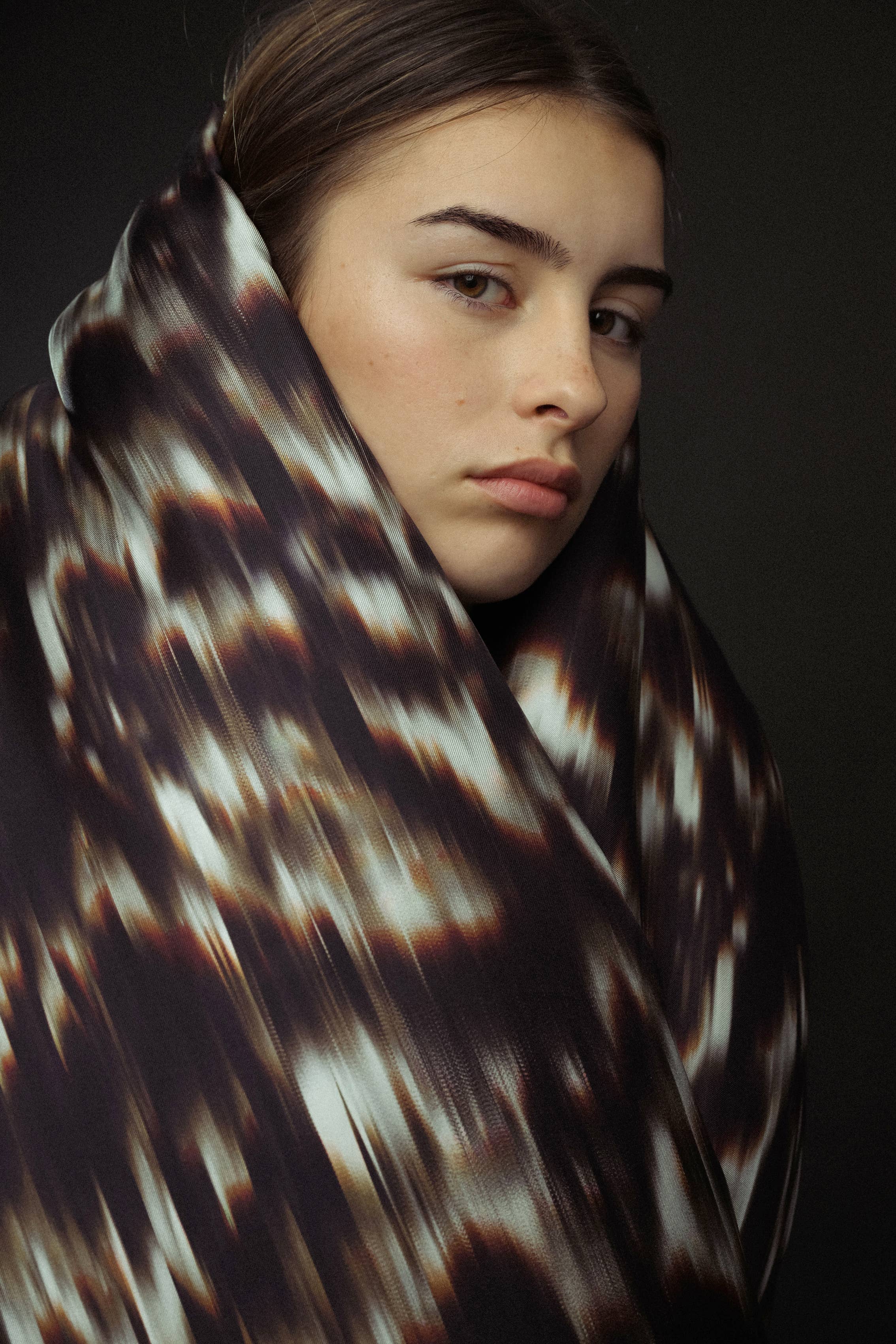 Abstract - Wholesale Outerwear Vest - Unisex - Padded scarf-vest in printed silk with pockets11