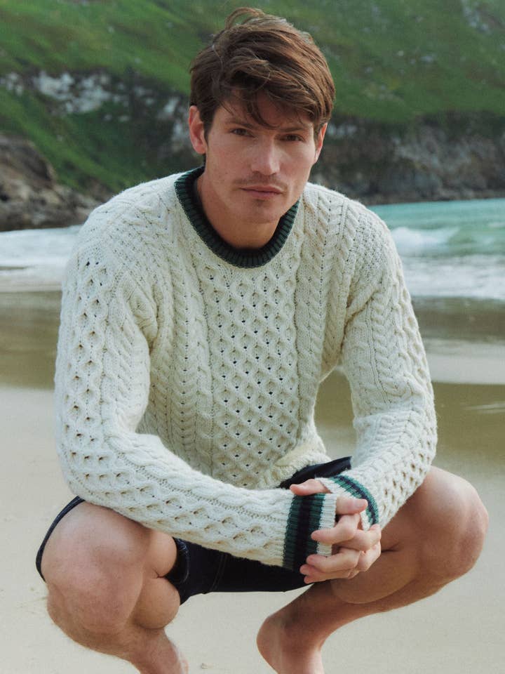Inishbeg Heren Gestreepte Crewneck Aran Trui - Crème voor wholesale door Aran Woollen Mills