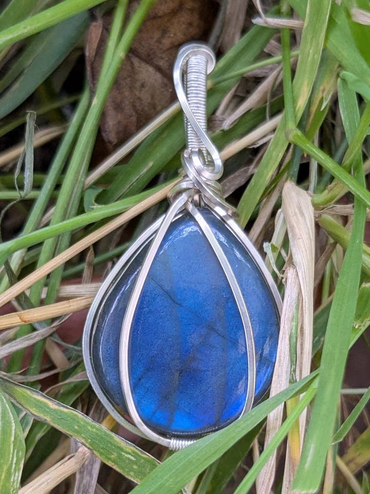 Blue Labradorite And Sterling Silver Pendant for wholesale by Le Tourbillon Minéral