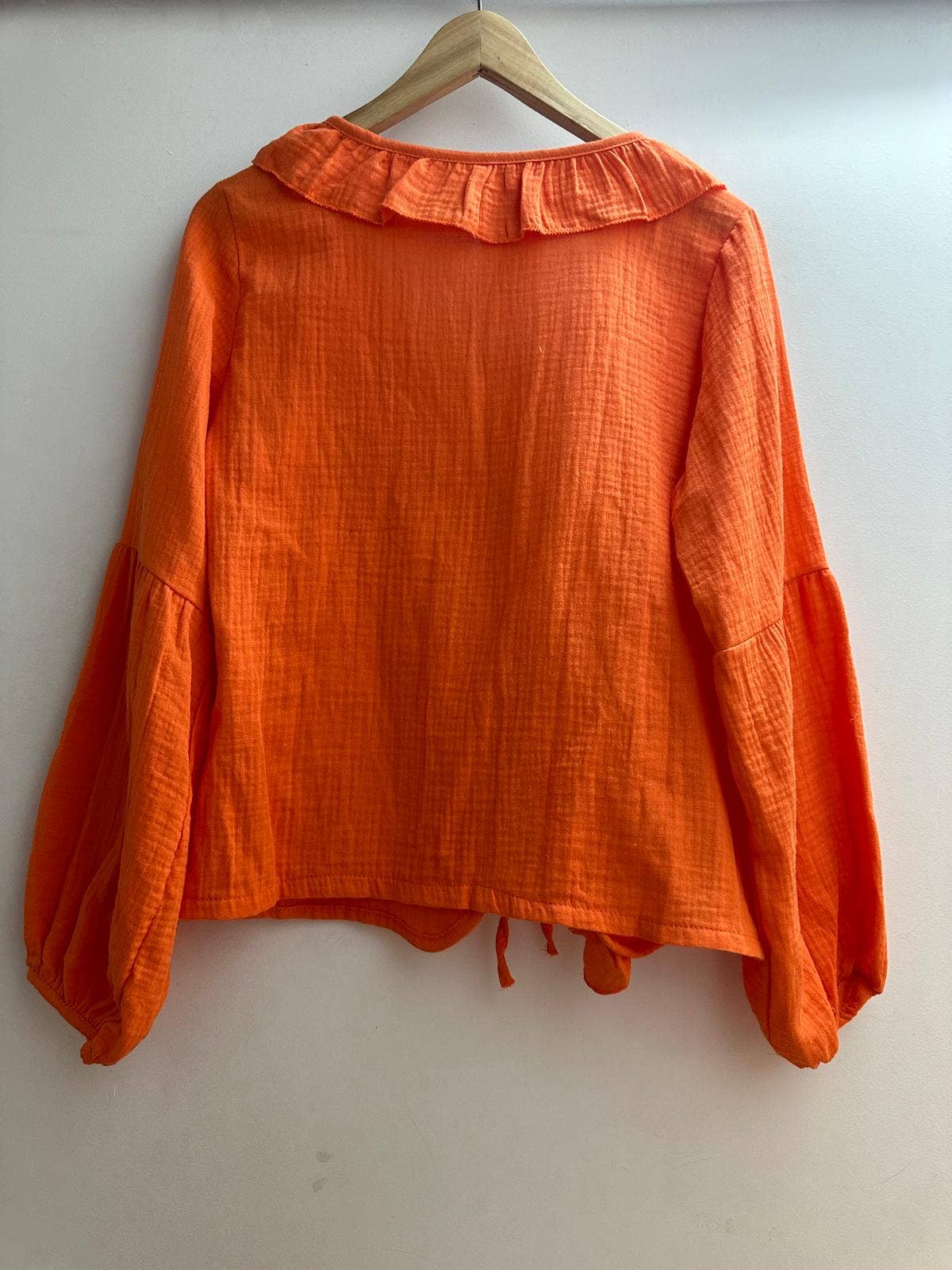 LORIANE – Camisa com botões no colarinho – Mulher por atacado – Camisa de algodão com amarração e nó, tamanho único1