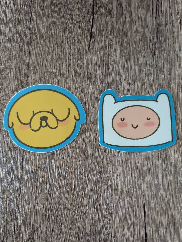 Autocollant en vinyle Finn et Jake - Cute Adventure Time pour la vente par Sadsquatch