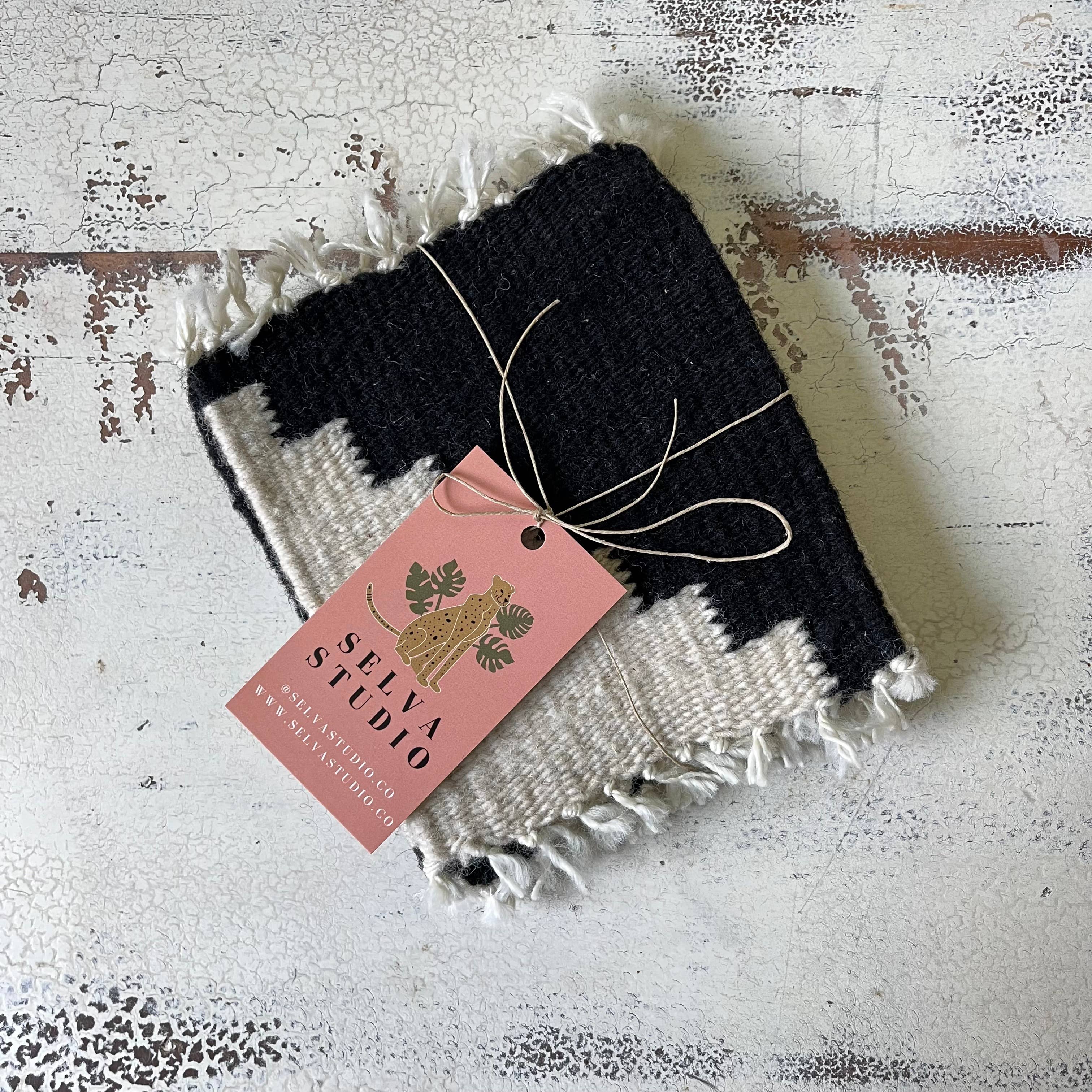 Selva Studio - Vendita all'ingrosso Sottobicchiere - Set di 4 sottobicchieri Cascada tessuti a mano neri3