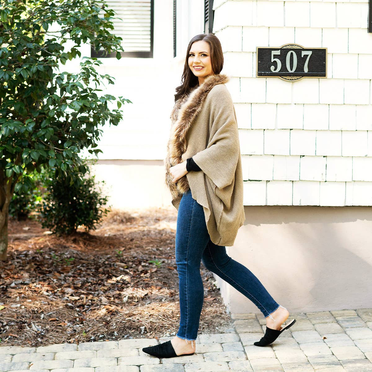 Viv&Lou - Vente Châle – femme - Châle Pippa en fausse fourrure beige3