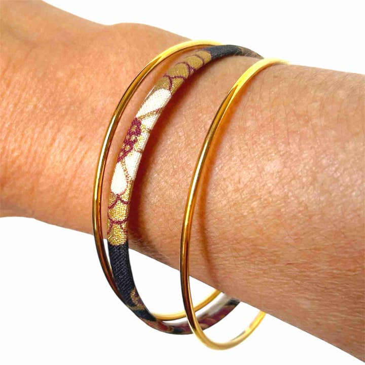 Melokane - Wholesale Bangle Bracelet - Flat bracelet in Japanese fabric Kiku gold on black background1
