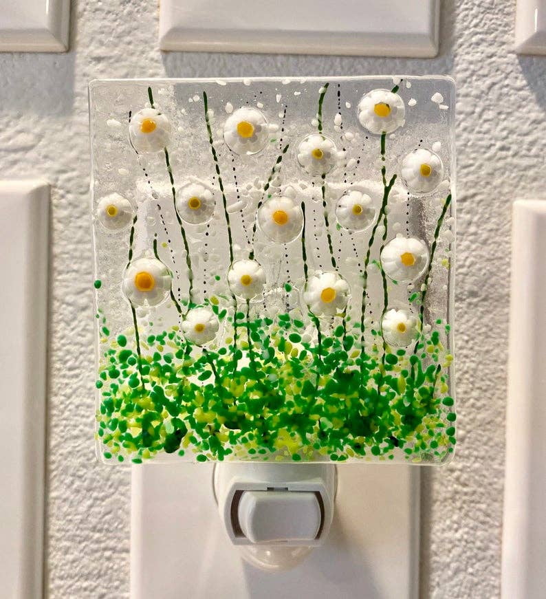 Glass Girl Studio - Wholesale Night Light - White Daisy Nightlight2