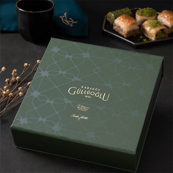 Aladdin - Wholesale Cake - Karakoy Gulluoglu | Turkish Assorted Baklava Gift Set1