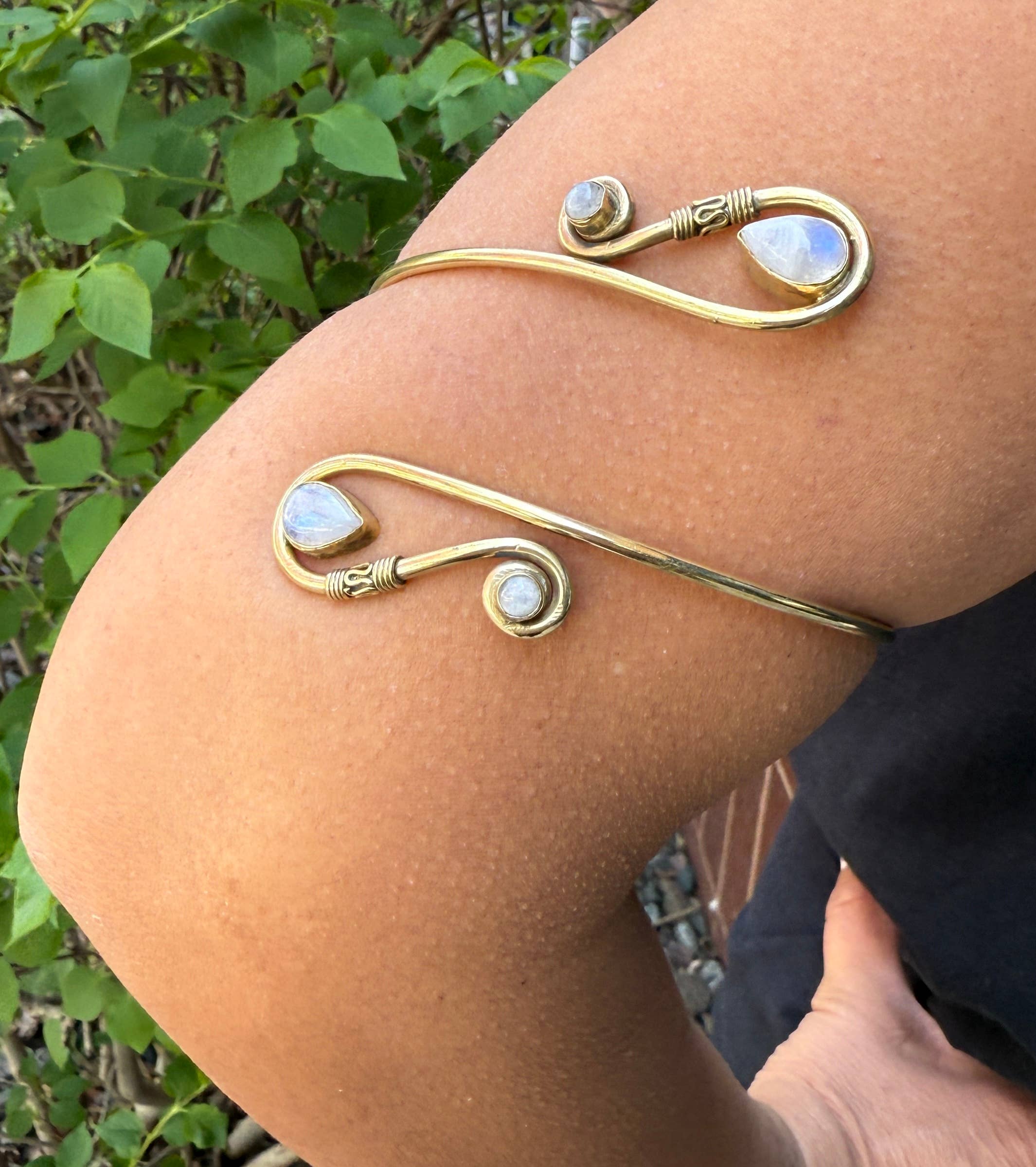 Lungta Imports – Engroshandel Manchetarmbånd – Håndlavet armcuff-armbånd med sten4